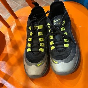 Boys 5.5 Nike Airmax